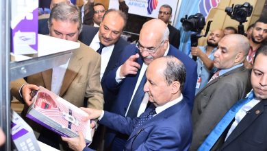 صورة “نصار” :الوزارة حريصة على النهوض بصناعة الغزل والنسيج