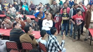 صورة مزارعو الفراولة “: وقف التعامل مع شركات التصدير بعد خفضها الأسعار 50%