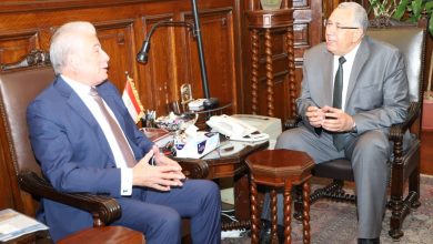 صورة وزير الزراعة يبحث مع محافظ جنوب سيناء المشروعات المتوقفة بالمحافظة