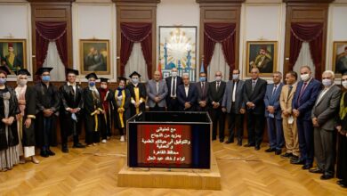 صورة محافظ القاهرة يكرم اوائل الثانوية العامة