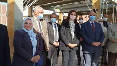 صورة وزيرة التخطيط والتنمية الاقتصادية ومحافظ القاهرة يفتتحان مدرسة تواصل باسطبل عنتر