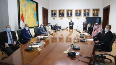 صورة وزير الزراعة ” يلتقي رئيس دواجن الوطنية.. ويؤكد الاستثمارات بلغت 100 مليار