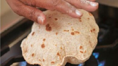 صورة احذر تسخين الخبز على النار