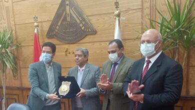 صورة “جامعة بنها” تكرم رئيس الاتحاد العام للغرف التجارية