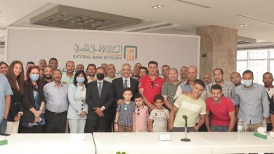 صورة في إطار حملته الترويجية لتشجيع التعامل بميزة..”البنك الأهلي” يسلم الجوائز لعملائه الفائزين في المرحلة الأولى