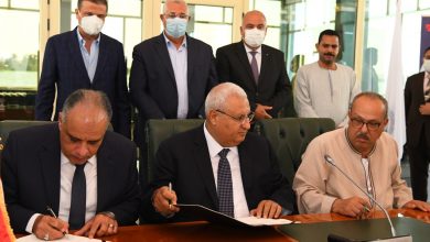 صورة وزير الزراعة ومحافظ قنا ورئيس البنك الزراعي يشهدون توقيع بروتوكول تعاون لتطبيق أنظمة الرى الحديث بقنا