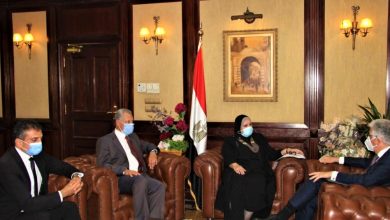 صورة وزيرة التجارة والصناعة تبحث  مع رئيس التمويل  الدولية الإسلامية مشروعات تنمية القطاعات الصناعية 