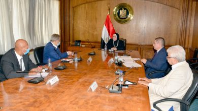صورة وزيرة التجارة والصناعة تبحث مع  منتجى الأدوات الصحية ترشيد استهلاك  المياه بالمنازل والمنشأت الحكومية