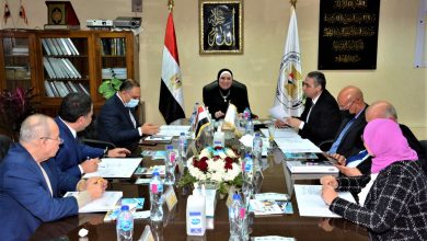 صورة وزيرة التجارة والصناعة تترأس اجتماع  مجلس ادارة الهيئة العامة لتنفيذ المشروعات الصناعية والتعدينية