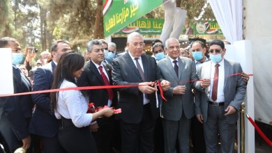 صورة وزير الزراعة ومحافظ الجيزة يفتتحان  معرض للسلع والمنتجات الغذائية” خير مزارعنا لأهالينا.. ومهرجان التمور(صور)