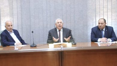 صورة وزير الزراعة يبحث مع اتحاد الدواجن تنفيذ الزراعة التعاقدية مع المزارعين لمحصول الذرة