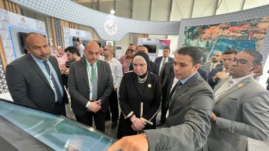 صورة وزيرة التجارة والصناعة تتفقد جناح هيئة التنمية الصناعية