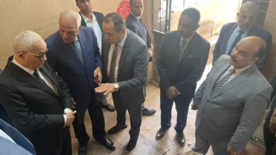 صورة وزير التربية والتعليم ومحافظ الجيزة يتفقدان مدرسة المعتمدية.. وصرف 10 آلاف جنيه للمصابين