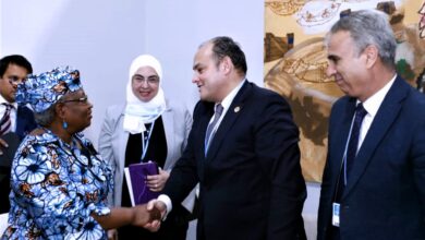 صورة وزير التجارة والصناعة يبحث مع مدير عام منظمة التجارة العالمية تحديات أزمة الأمن الغذائى