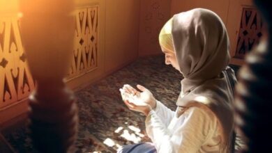 صورة بدأت الصلاة فى سن كبيرة فكيف أعوض ما فاتنى من صلوات.. الإفتاء تجيب