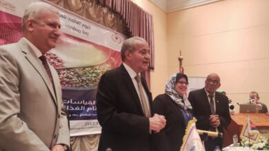 صورة  وزير التموين  :احتياطي القمح يكفي 5.9 شهر والزيت 5 شهور