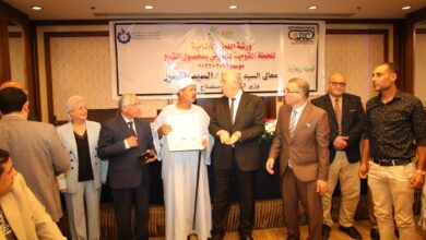 صورة وزير الزراعة يكرم أفضل منتجي القمح الاعلى انتاجية