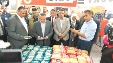 صورة محافظ الإسكندرية فى جولات تفقدية لفغاليات مبادرة تخفيض الأسعار للسلع الغذائية