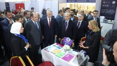 صورة وزير التجارة والصناعة ونظيره التركي يتفقدان أجنحة الملتقى والمعرض الدولي الثانى للتصنيع