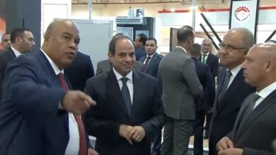 صورة أيمن العشري أمام الرئيس عبد الفتاح السيسي : قريبًا تصنيع مصري 100% للفلنكات