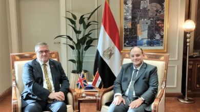 صورة وزير التجارة والصناعة يستقبل مبعوث قمة الإستثمار «البريطانية الأفريقية»