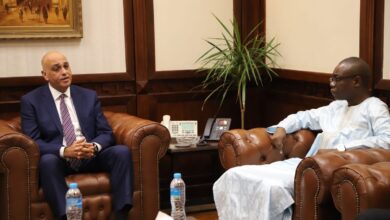 صورة باسل رحمي يستقبل وفد من السنغال لتسويق منتجات شباب جهاز تنمية المشروعات