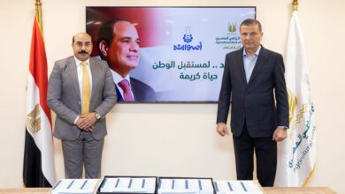 صورة رئيس البنك الزراعي المصري يلتقي محافظ أسوان لتقديم الدعم للأسر الأكثر إحتياجا