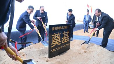 صورة وزير التجارة والصناعة يضع حجر الأساس لمصنع أجهزة منزلية في المنطقة الصناعية بالسادات