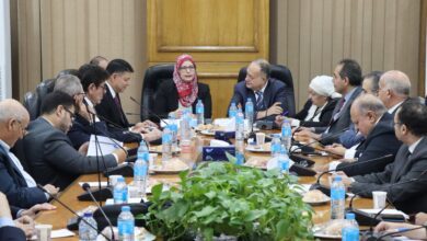 صورة رئيس هيئة التنمية الصناعية تجتمع بأعضاء لجنة التراخيص الصناعية