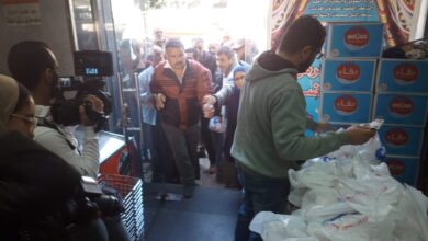 صورة التموين تستلم 300 الف طن سكر خام..  وتضخ سكر حر على البطاقات التموينية بسعر٢٧جنية للكيلو(صور)