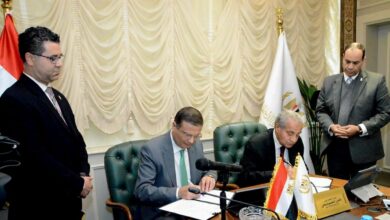 صورة وزير التموين ورئيس البنك الزراعي يوقعان بروتوكول تعاون تمويل مشروع ورشتى لدعم ورش ومصانع المشغولات الذهبية