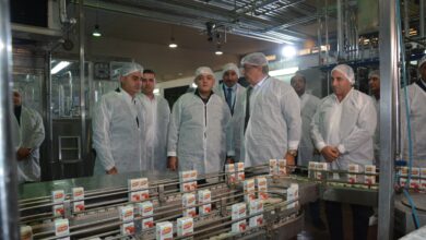 صورة وزير التجارة والصناعة يختتم جولته التفقدية بالمنطقة الصناعية بالعبور بزيارة مصانع لانتاج البن والأجبان والخضروات المجمدة