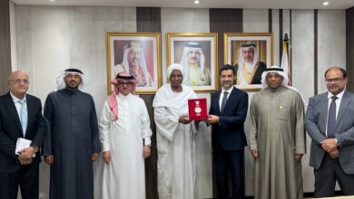 صورة الدخيري يلتقي وزير بلدية البحرين لبحث أوجه التعاون المشترك