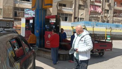 صورة رئيس حي العمرانية يتابع محطات الوقود وتعريفة الركوب ومواقف النقل الجماعي(صور)