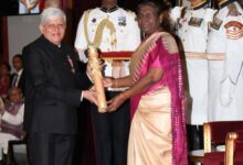صورة رئيسة الهند تمنح جوائز بادما للعديد من الشخصيات البارزة