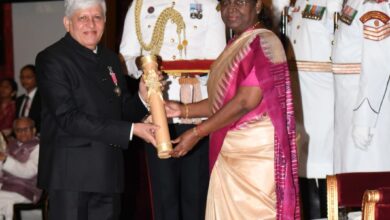 صورة رئيسة الهند تمنح جوائز بادما للعديد من الشخصيات البارزة