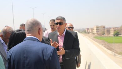 صورة محافظ الجيزة وجولة تفقدية علي عدداً من محاور الحركة المرورية الجاري انشاءها