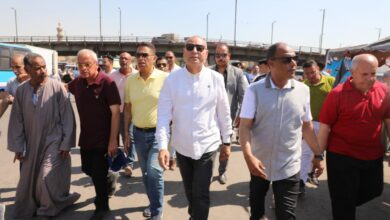 صورة محافظ القاهرة يقوم بجولة تفقدية بأحياء مصر الجديدة والخليفة