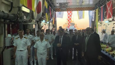 صورة السفينة الحربية التركيةTCG Kınalıada ‎ تزور قاعدة الإسكندرية البحرية