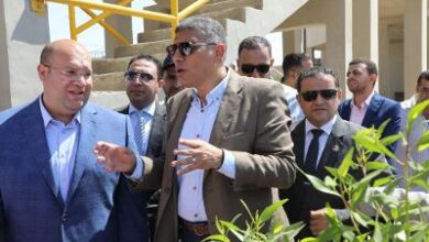 صورة محافظ الجيزة : ٣ مشروعات لمعالجة ورفع الصرف الصحي لدعم القري المحرومة