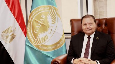 صورة حصول رئيس الهيئة العامة للاعتماد والرقابة الصحية، على جائزة الطبيب العربي