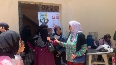 صورة قضايا المرأة تنظم قافلة طبية وعرض مسرحي لتوعية اهالى الواحات