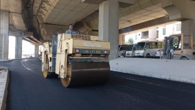 صورة محافظ الجيزة: رصف وتطوير الطريق أسفل الطريق الدائري أمام المتحف المصري الكبير