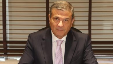صورة وزير الزراعة يستعرض مع رئيس “الخدمات البيطرية” الخطط الاحترازية لحماية الثروة الحيوانية من الأمراض العابرة للحدود