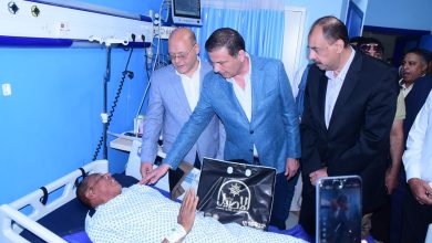 صورة تفاصيل زيارة وزير الزراعة  لمسئول حماية الأراضي المصاب بمستشفى سوهاج الجامعي