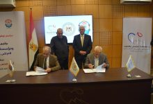 صورة وزير التعليم العالي مجدي يعقوب يشهدان توقيع بروتوكول تعاون بين جامعة أسوان والمؤسسة