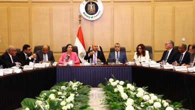 صورة وزير الصناعة :  الزام المصانع بالمدد الزمنية المحددة لإقامة المنشآت  وسحبها في حالة لجوء أصحابها إلى تسقيع الأراضي