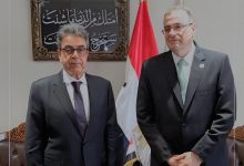 صورة نقيب البيطريين يبحث مع رئيس “التنظيم والإدارة” تعيين 4760 طبيبا بيطريا