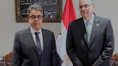 صورة نقيب البيطريين يبحث مع رئيس “التنظيم والإدارة” تعيين 4760 طبيبا بيطريا