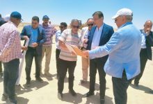 صورة وزير الزراعة يتفقد أعمال حصر وتصنيف الأراضي الصحراوية بمنطقة وادي النطرون و العلمين